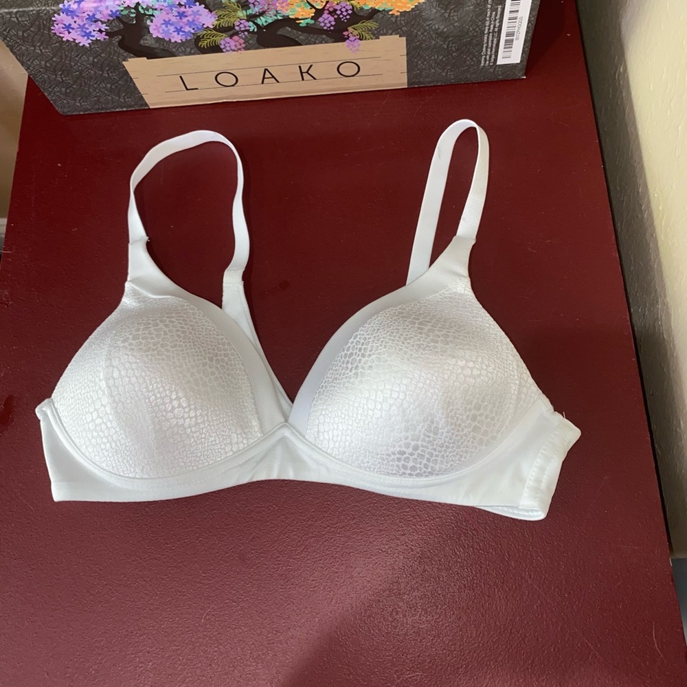 Warner's White Textured Lightly Padded Bra